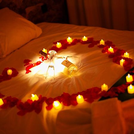 Love Room Du Mont D'Or - Baignoire Spa - Minibar Offert Marseilles Buitenkant foto