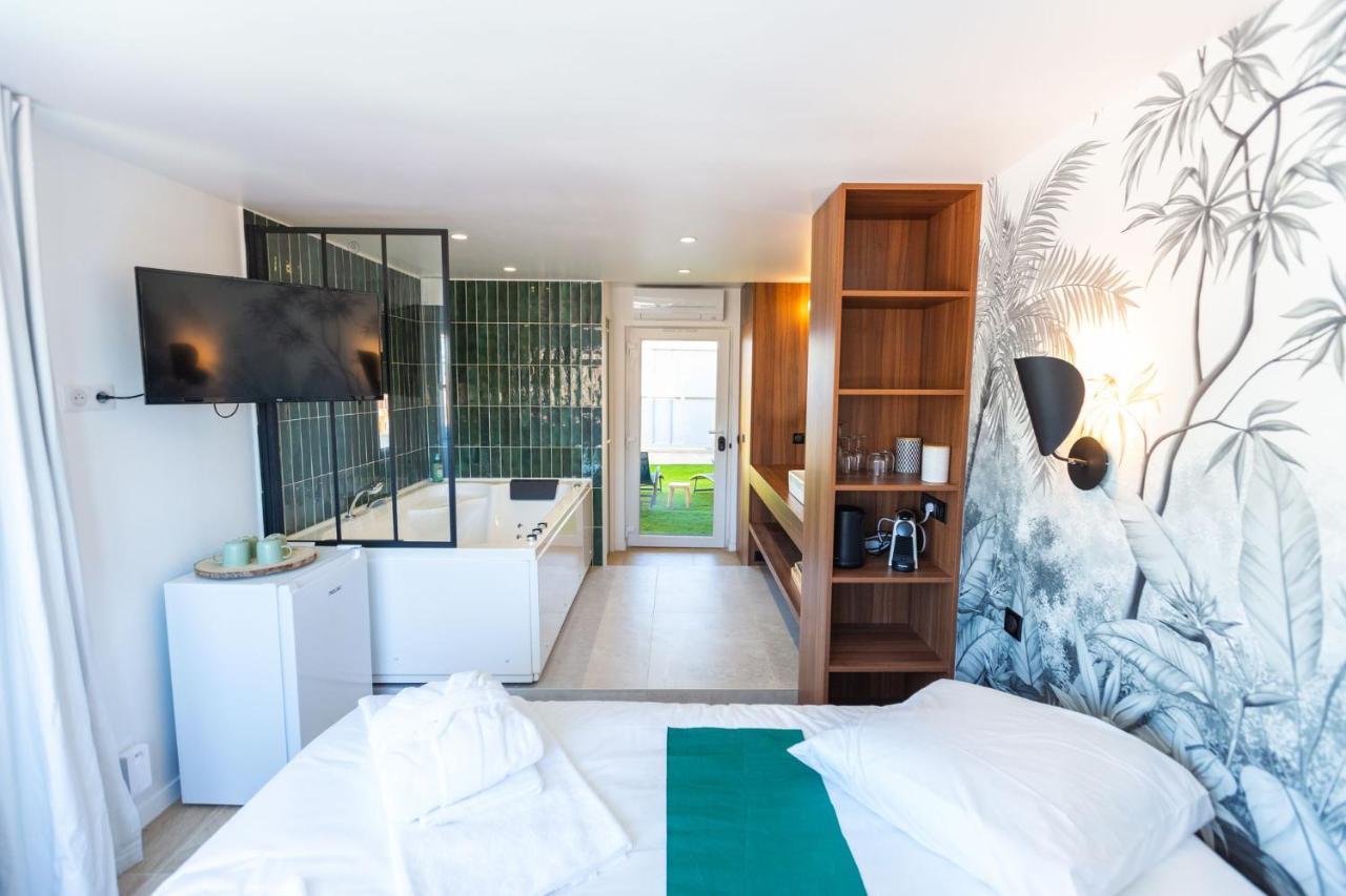 Love Room Du Mont D'Or - Baignoire Spa - Minibar Offert Marseilles Buitenkant foto