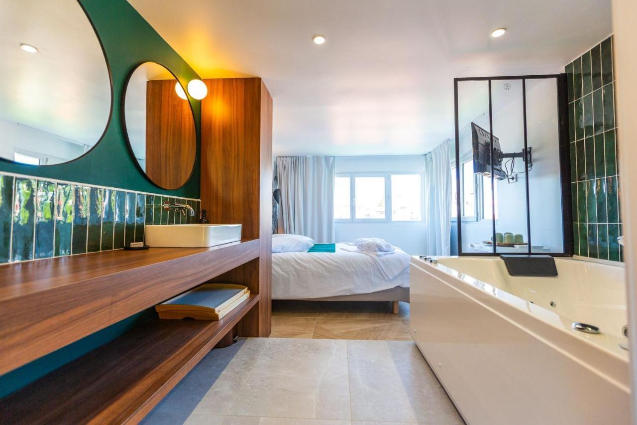 Love Room Du Mont D'Or - Baignoire Spa - Minibar Offert Marseilles Buitenkant foto