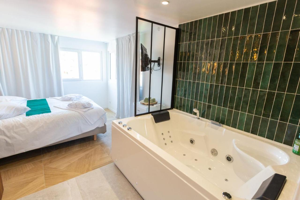Love Room Du Mont D'Or - Baignoire Spa - Minibar Offert Marseilles Buitenkant foto